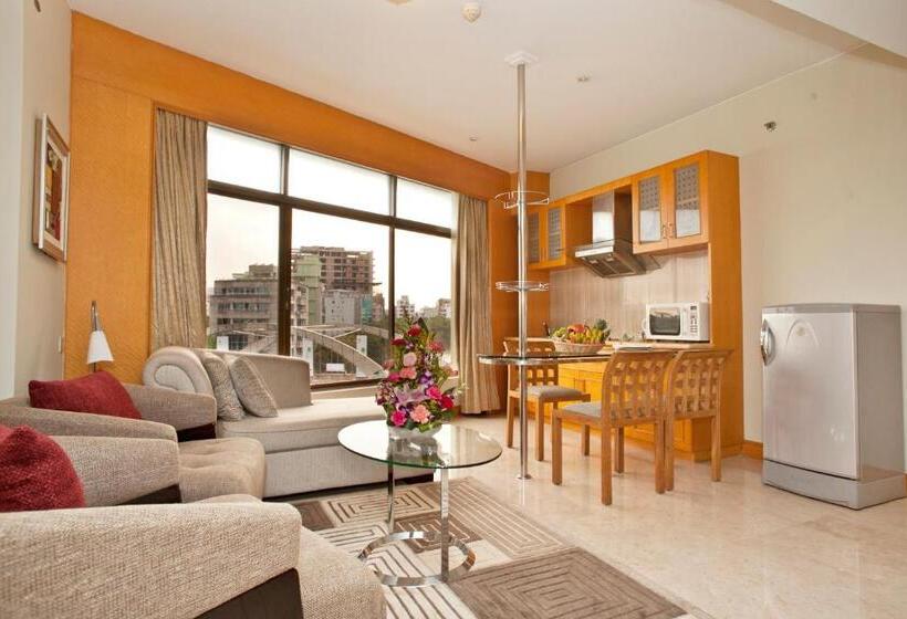 استودیوی استاندارد, Lakeshore Hotel & Apartments