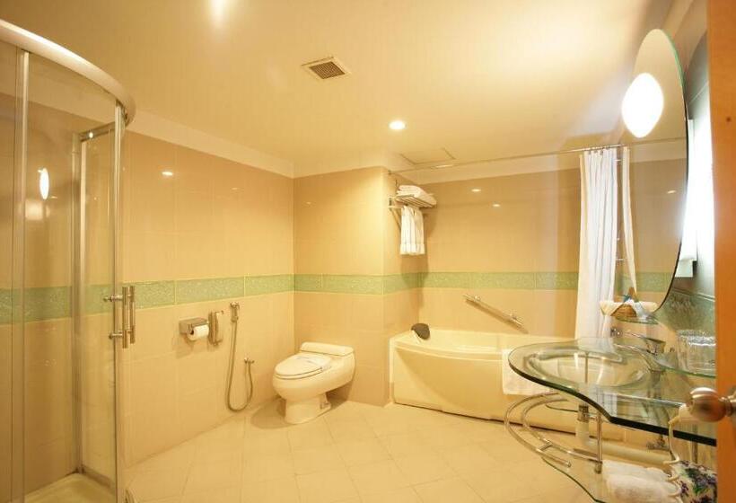 استودیوی استاندارد, Lakeshore Hotel & Apartments