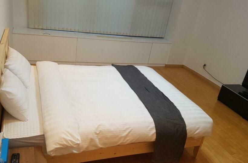 اتاق استاندارد, Gogo House