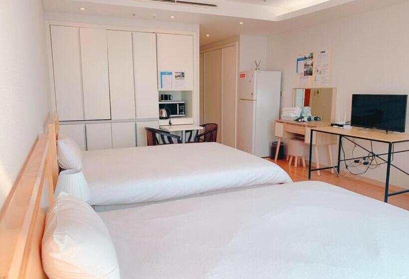 اتاق استاندارد, Gogo House