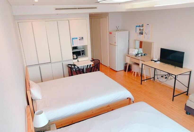 اتاق استاندارد, Gogo House