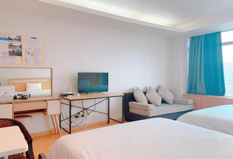 اتاق استاندارد, Gogo House