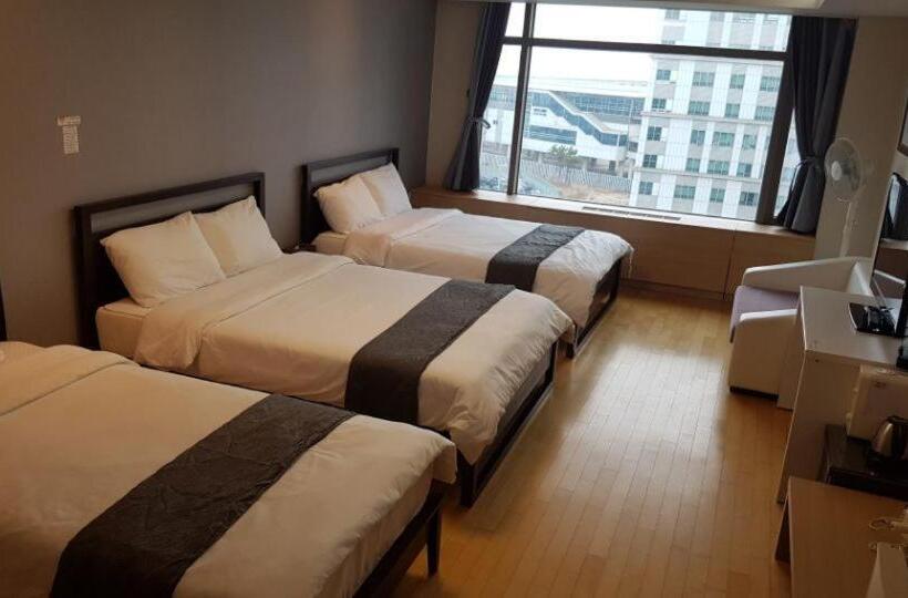 اتاق استاندارد سه نفره, Gogo House