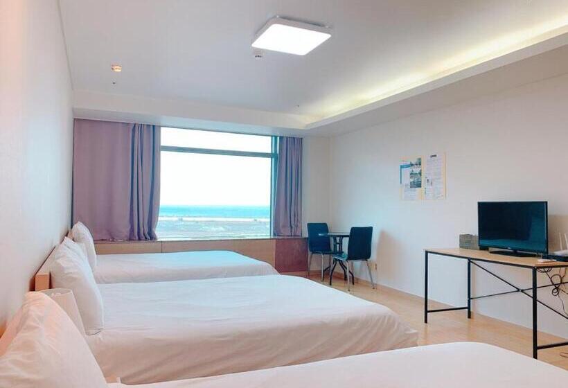 اتاق استاندارد سه نفره, Gogo House