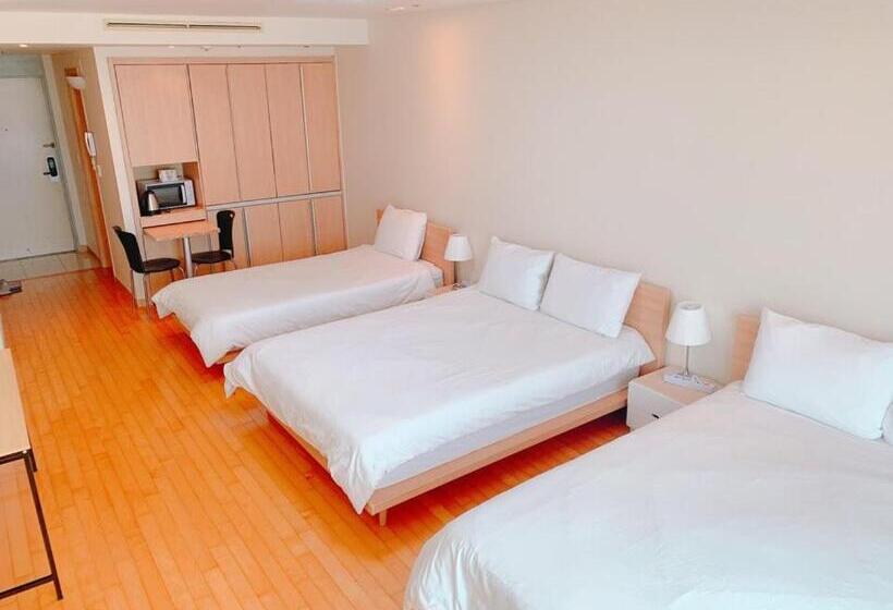 اتاق استاندارد سه نفره, Gogo House