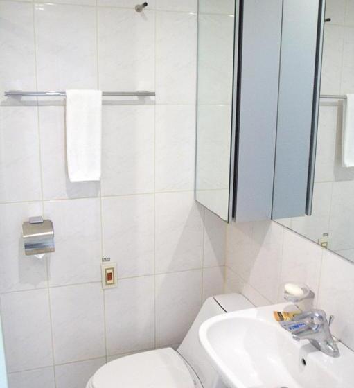 اتاق خانوادگی, Gogo House