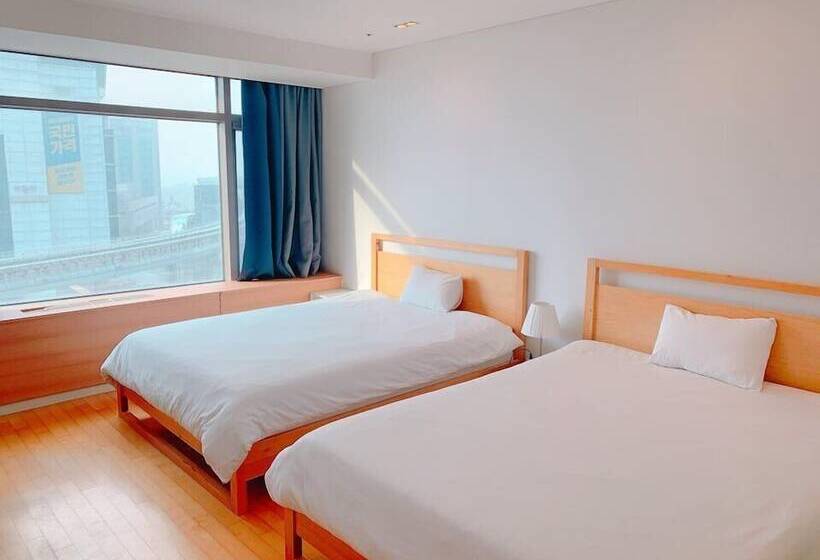 اتاق استاندارد, Gogo House