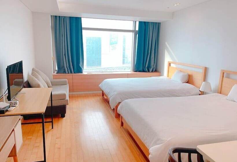 اتاق استاندارد, Gogo House