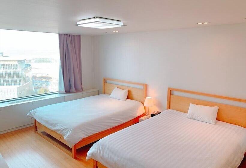 اتاق استاندارد, Gogo House