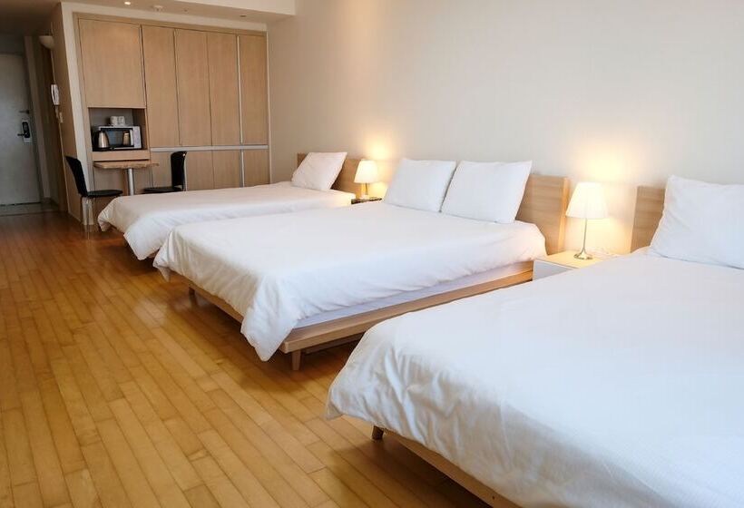 اتاق استاندارد سه نفره, Gogo House