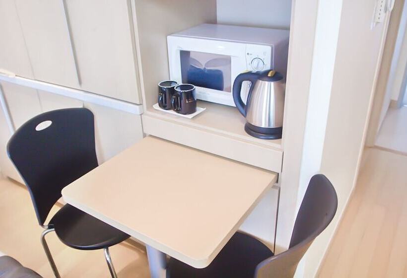 اتاق استاندارد سه نفره, Gogo House