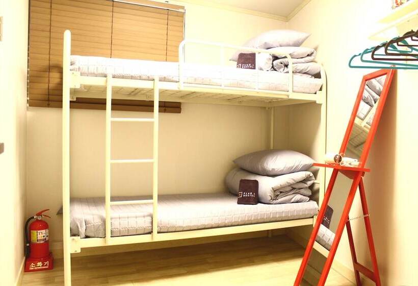 Quarto Estandar, Plan A Hostel