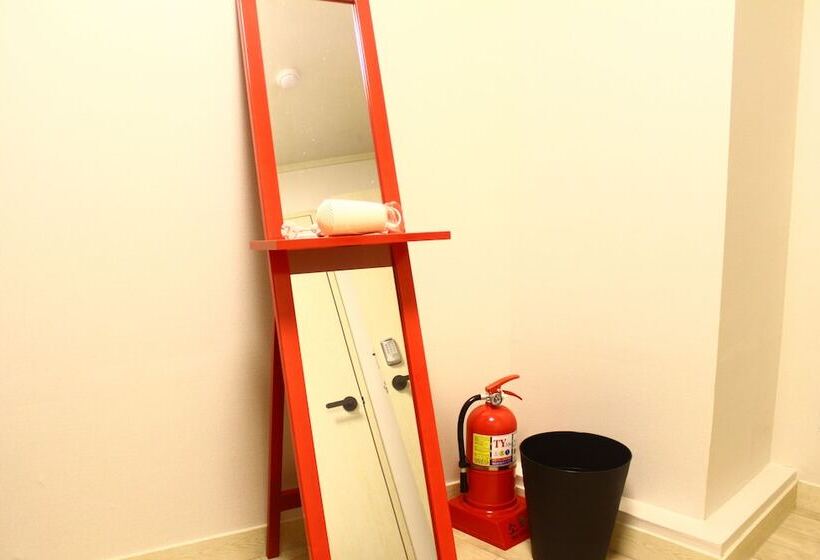 Quarto Familiar, Plan A Hostel