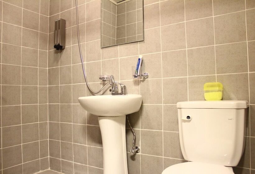 Quarto Familiar, Plan A Hostel