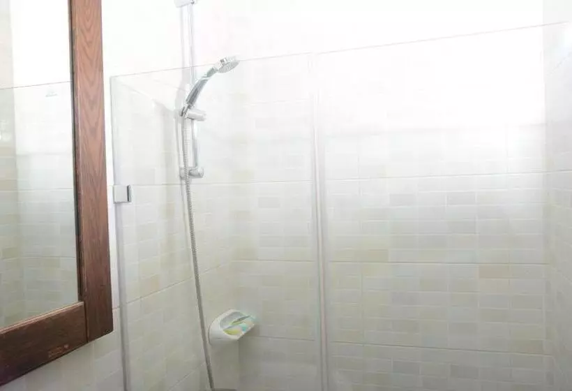 اتاق لوکس با بالکن, Sakan 275