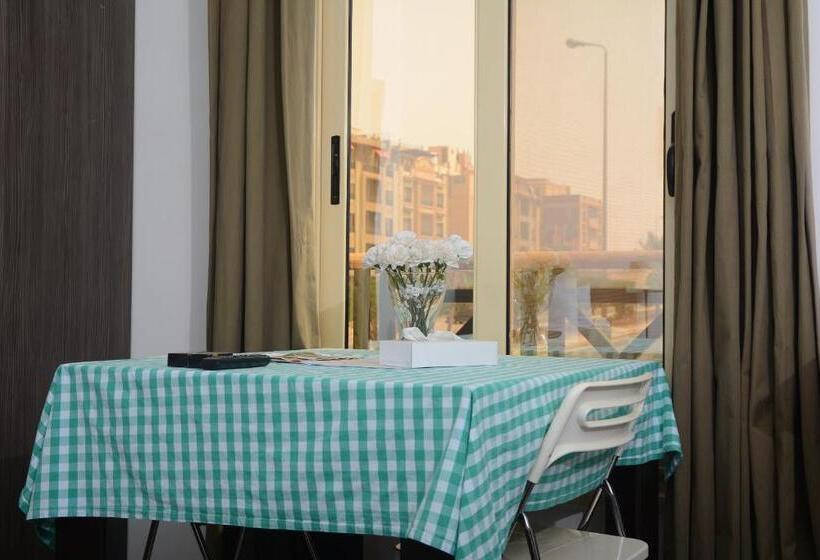 اتاق لوکس با بالکن, Sakan 275