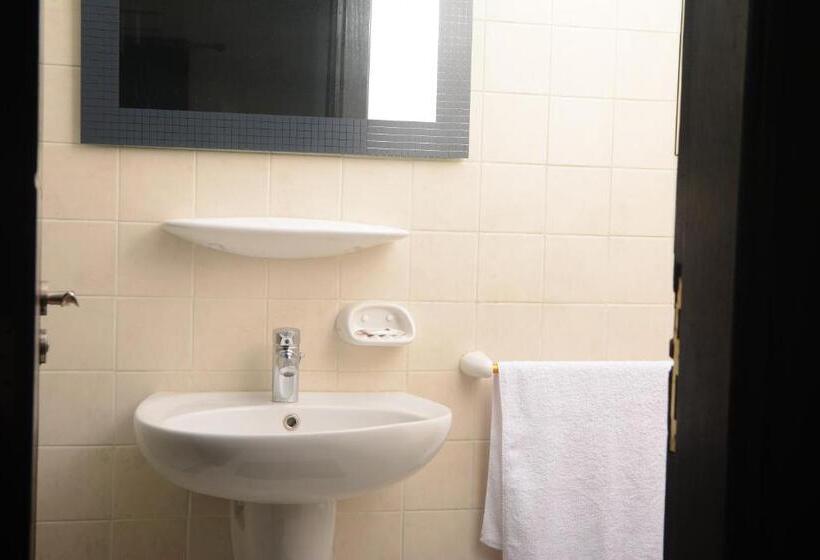 اتاق اکونومی, Sakan 275