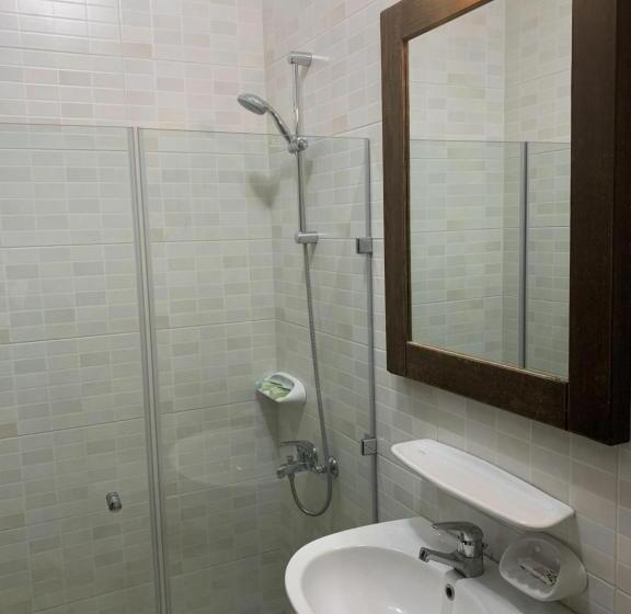 اتاق اکونومی, Sakan 275