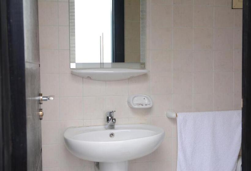 اتاق اکونومی, Sakan 275