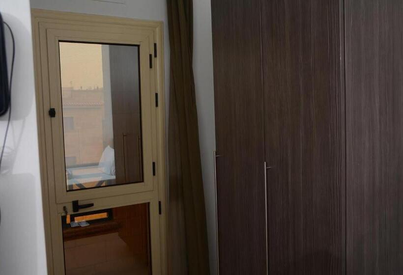 اتاق استاندارد یک تخته با بالکن, Sakan 275