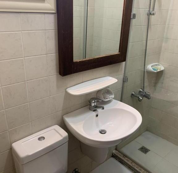 اتاق استاندارد یک تخته با بالکن, Sakan 275