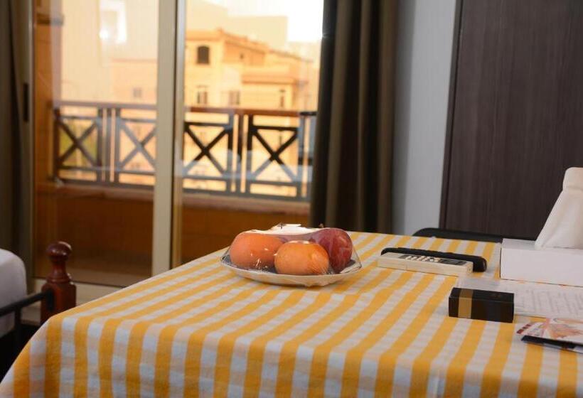 اتاق استاندارد با بالکن, Sakan 275