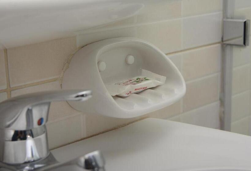 اتاق استاندارد با بالکن, Sakan 275