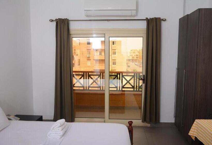 اتاق استاندارد با بالکن, Sakan 275