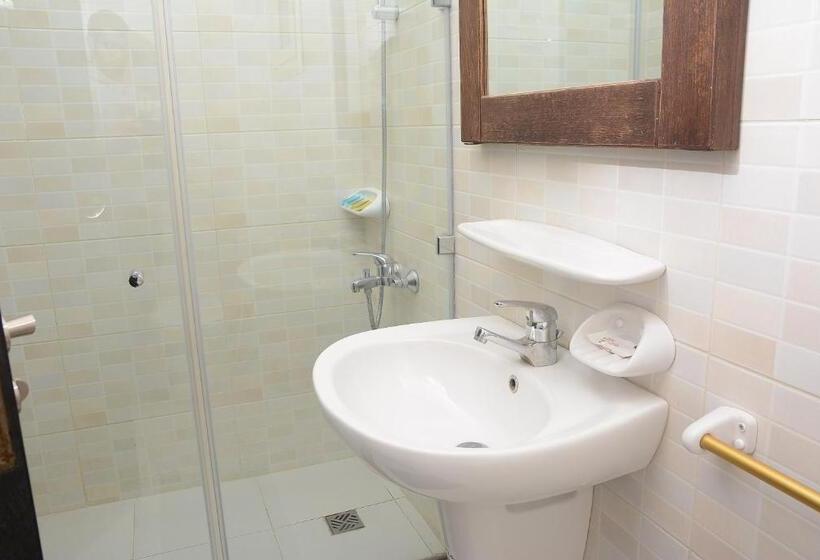 اتاق لوکس, Sakan 275