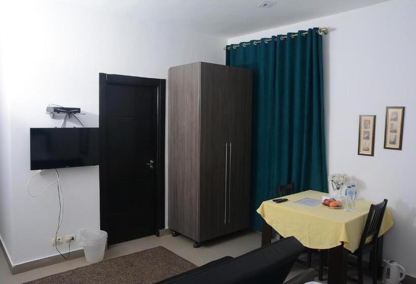 اتاق لوکس, Sakan 275