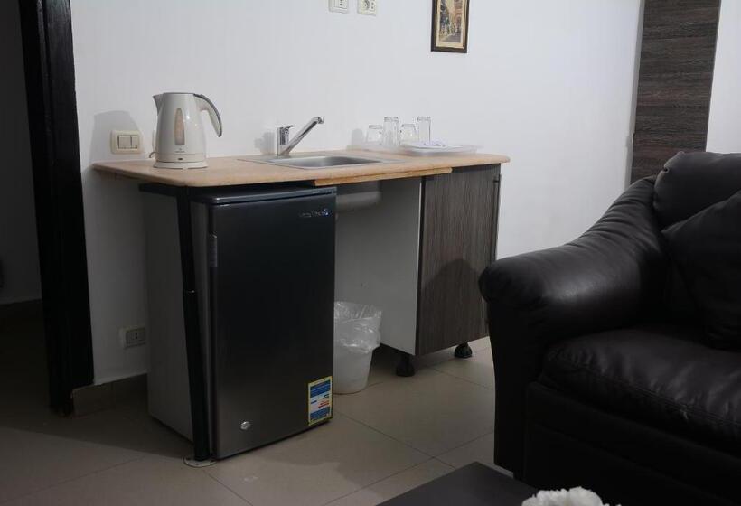 اتاق راحتی سه تخته, Sakan 275