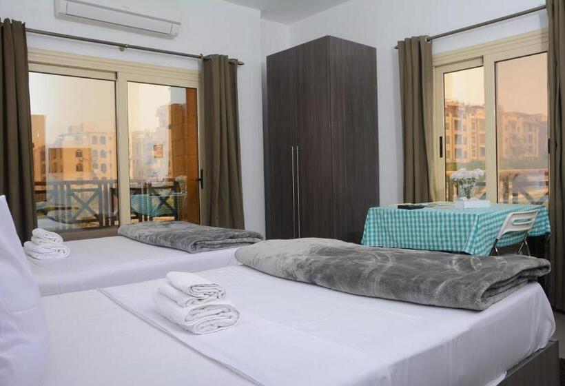 اتاق لوکس با بالکن, Sakan 275