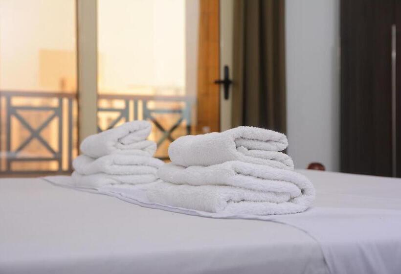 اتاق استاندارد با بالکن, Sakan 275