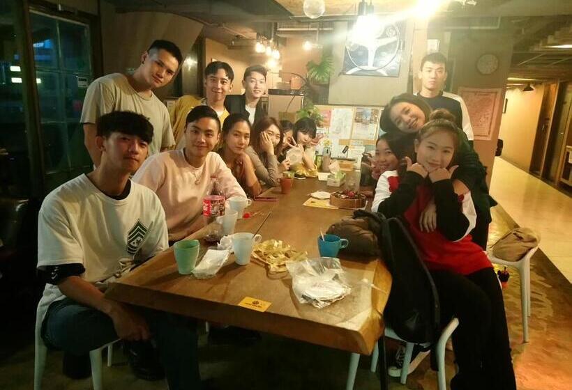 تختخواب در اتاق مشترک, Ximen Wow Hostel