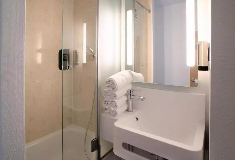 اتاق استاندارد چهار تخته, B&b Hotel Dreux Centre