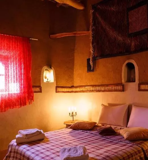 اتاق لوکس چهار تخته, Kasbah Tebi