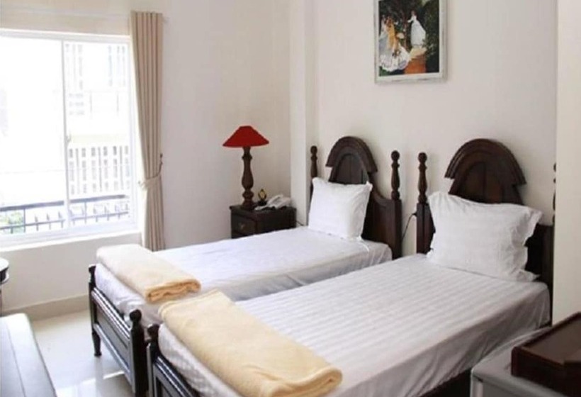 수피리어 룸, Hoang Le