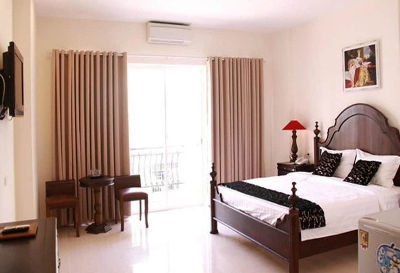 수피리어 룸, Hoang Le