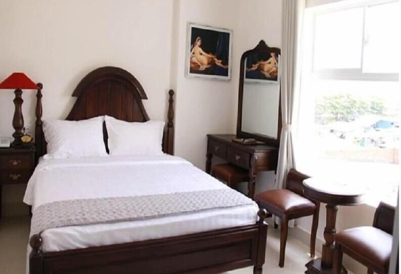 디럭스 룸, Hoang Le