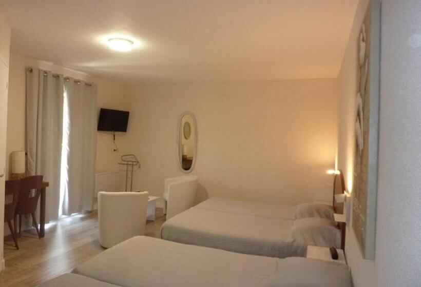 Четырехместный Номер Стандарт, A La Renommee