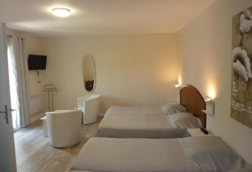 Четырехместный Номер Стандарт, A La Renommee