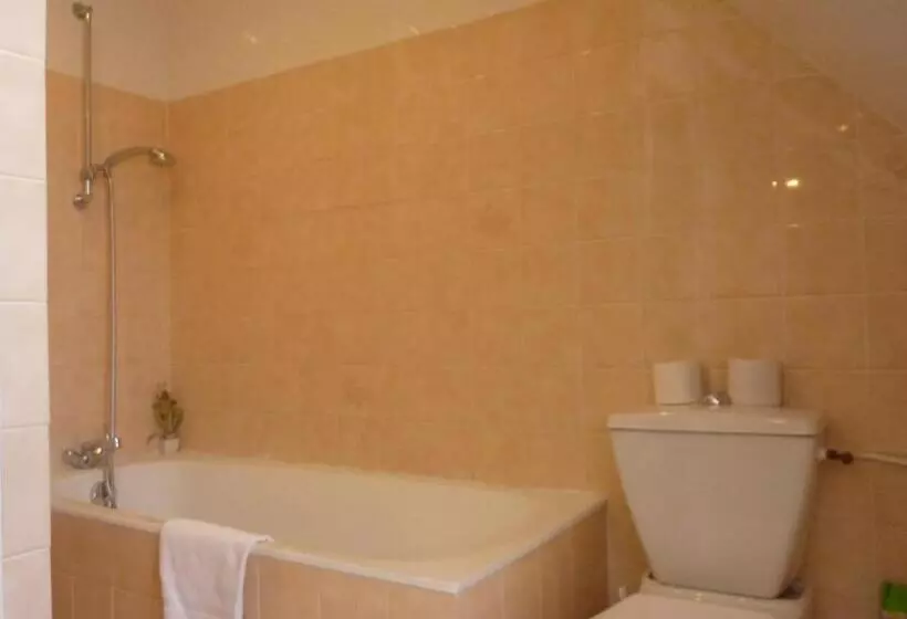 Economy Quadruple Room, A La Renommee