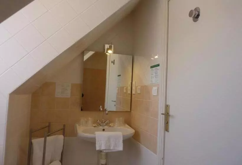 Economy Quadruple Room, A La Renommee