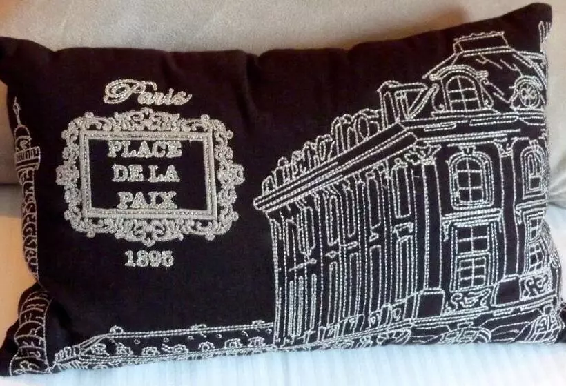 اتاق راحتی سه تخته, Mas Des Romarins, The Originals Relais