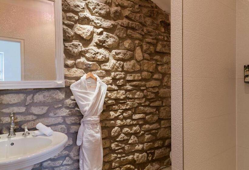 Трехместный Номер Комфорт, Mas Des Romarins, The Originals Relais