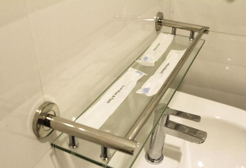 اتاق لوکس با تخت بزرگ, Uptown Hotel Seremban