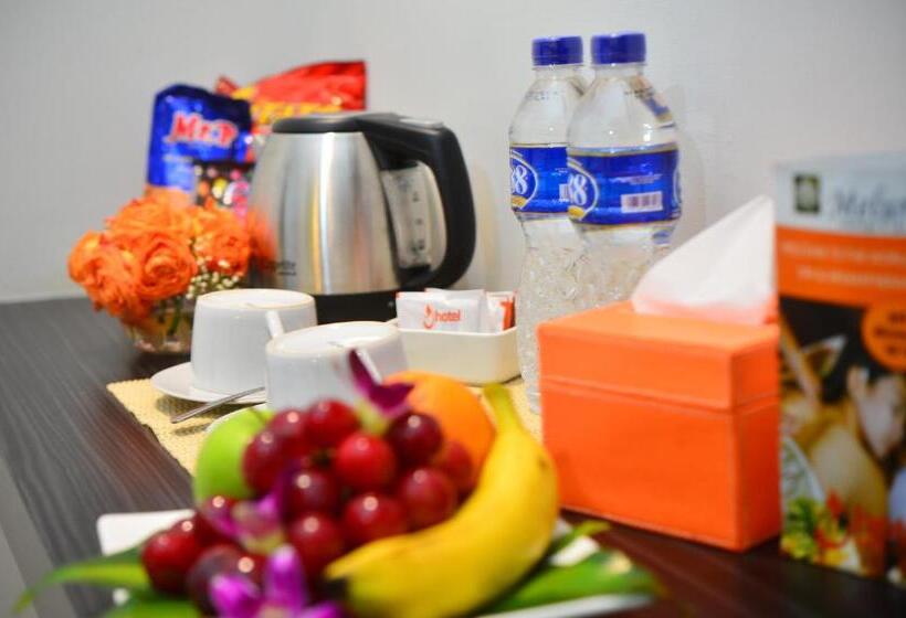 Executive Room, J Hotel   Bandara Soekarno Hatta