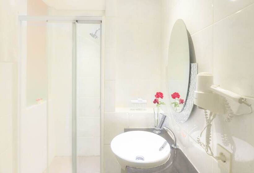 Deluxe Room, J Hotel   Bandara Soekarno Hatta