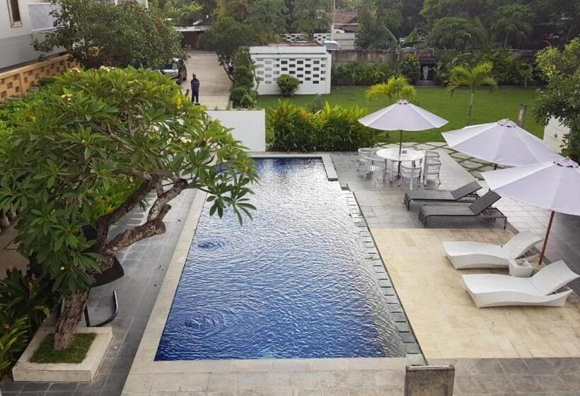 غرفة سوبيريور مطلة على حمام السباحة, Jm Hotel Kuta Lombok