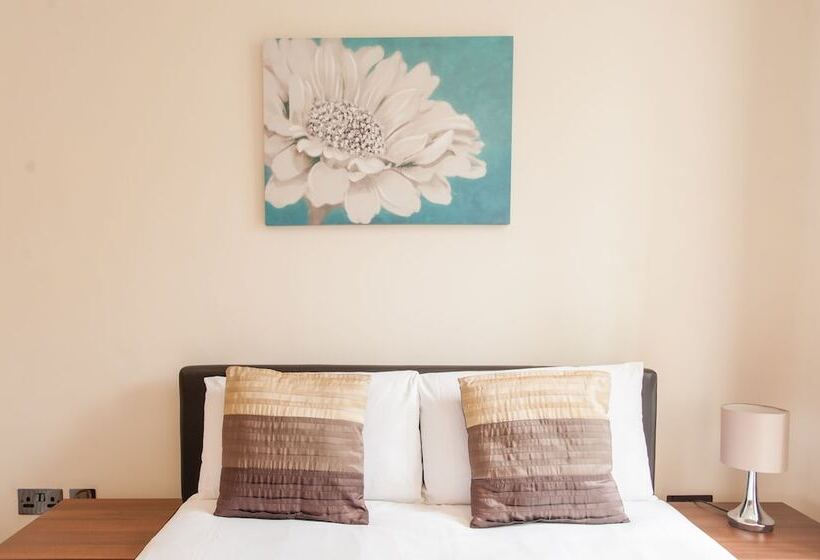 דירת פנטהאוז 2 חדרי שינה, London Serviced Apartments